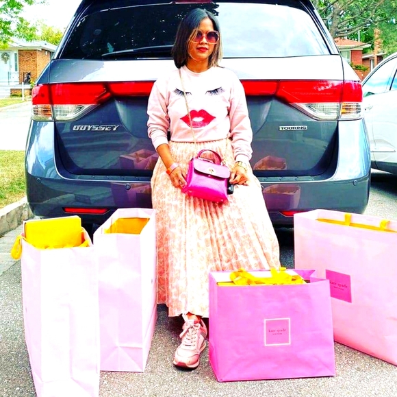 Meet your Posher, Siti - Picture 1 of 1